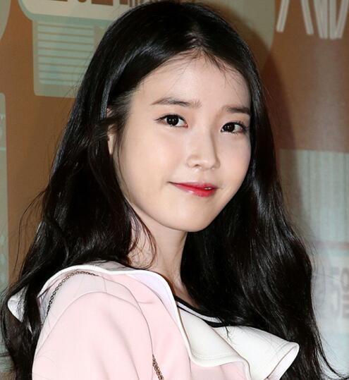 繼空氣劉海后 空氣感蓬松微卷發(fā)又蓄勢(shì)待發(fā)了